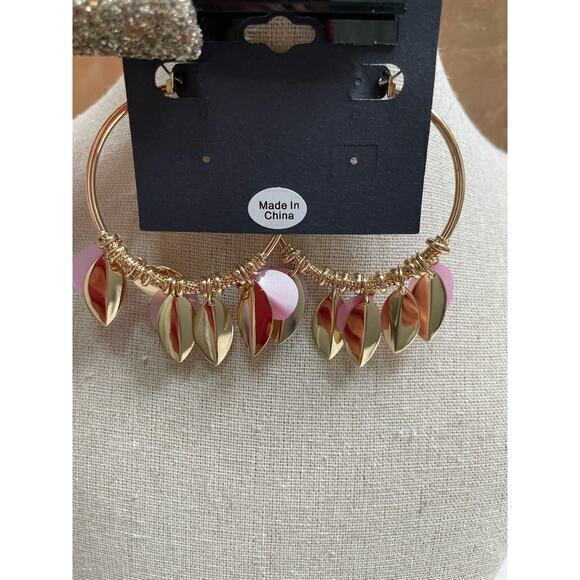 NWT LYDELL New York Hoop Earrings w/ Pink & Gold Feather/Leaf Charms - Picture 3 of 4